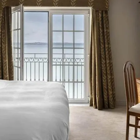 Bayview Отель 4*