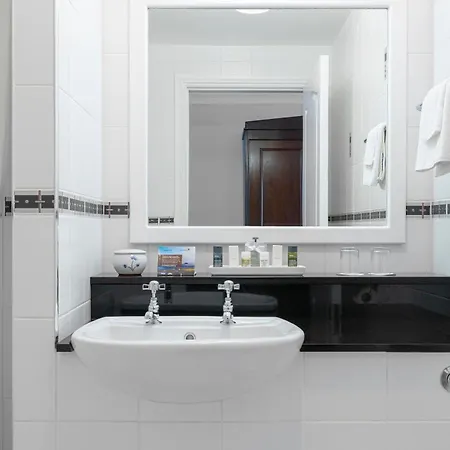 Отель Bayview 4*