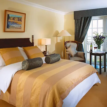 Bayview Отель 4*