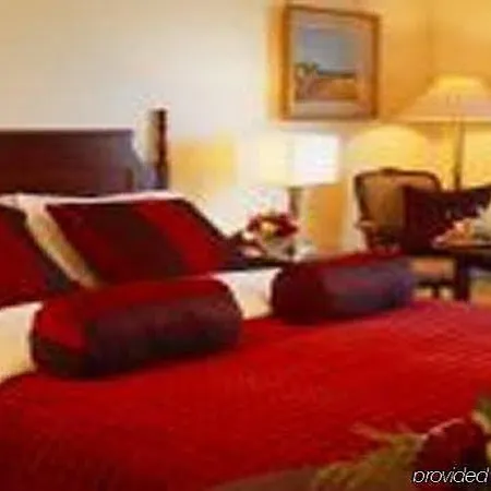 Bayview Отель 4*