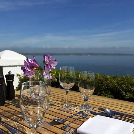 Bayview Отель 4*